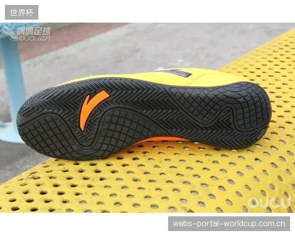 通过在PU发泡材料的微观结构中集成益生菌，未来的鞋垫将能主动管理足部微生态，从根源上解决异味问题