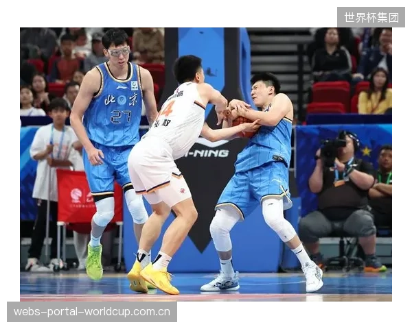 北京男篮外援麦基因其糟糕的比赛内容和态度问题,休赛期几乎不可能获得CBA球队的续约合同。 北京男篮外援麦基因其糟糕的比赛内容和态度问题,休赛期几乎不可能获得CBA球队的续约合同。